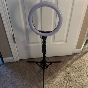 Adjustable Black and White Ring Light Stand